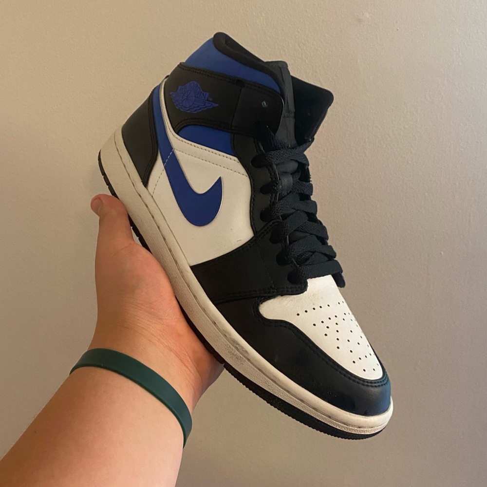 Jordan 1 Mid ‘Racer Blue’
Size 8